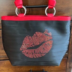 Harveys Seatbelt Barbie Lips Ring Tote